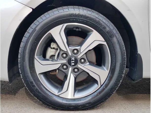 Car image 10