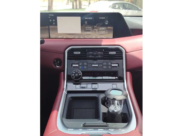 Car image 19