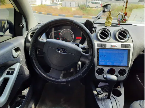 Car image 17