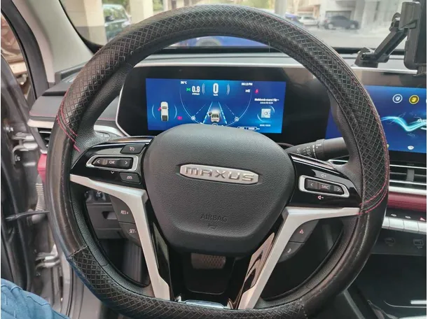 Car image 27