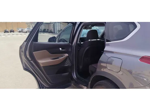 Car image 16