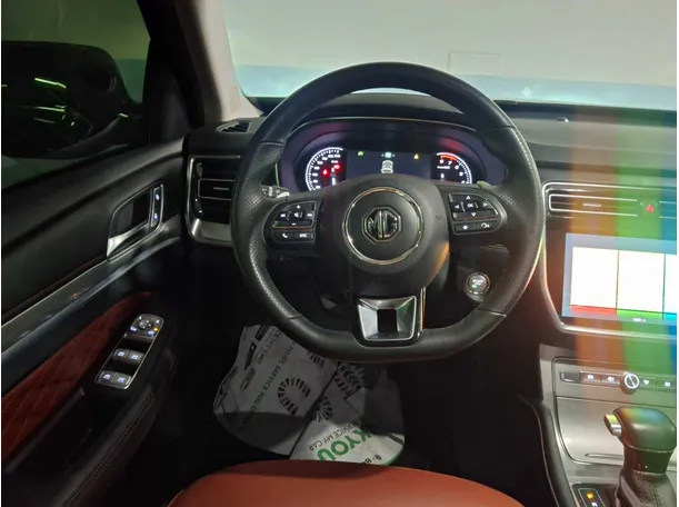 Car image 14