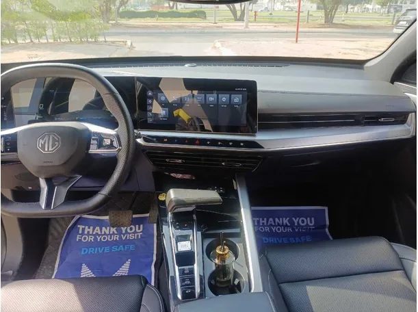 Car image 18