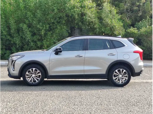 Car image 8