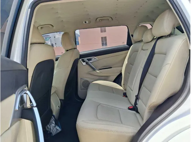 Car image 13