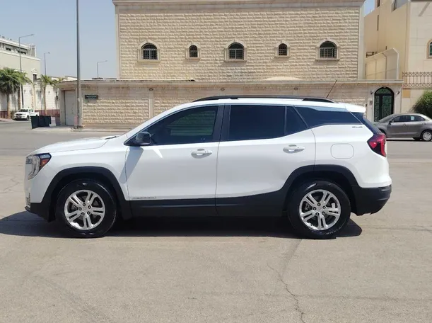 Car image 8