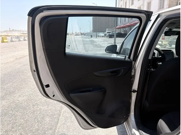 Car image 14
