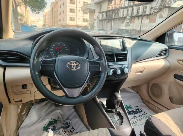 Car image 27