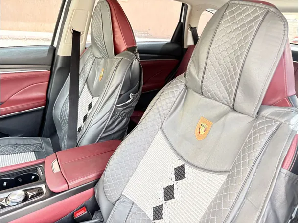 Car image 13