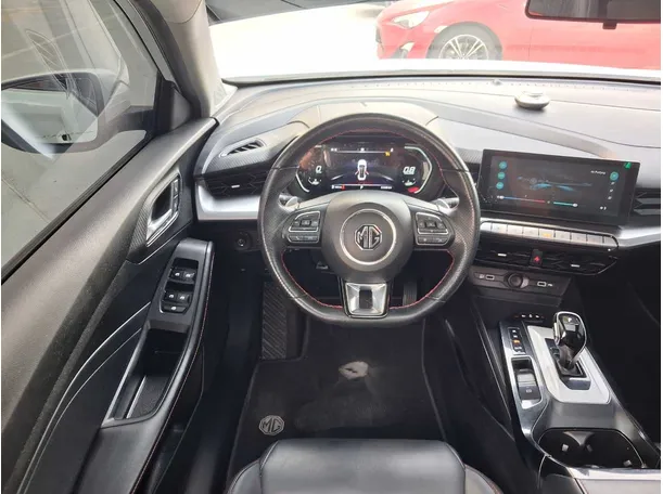 Car image 14