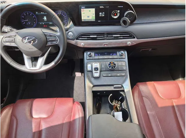Car image 17