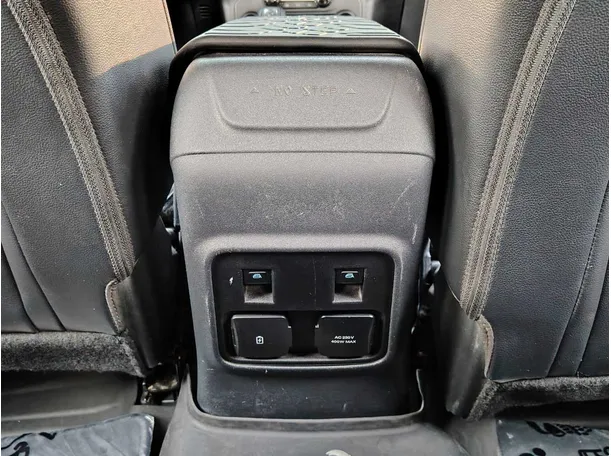 Car image 32