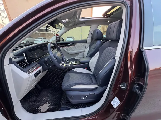 Car image 10