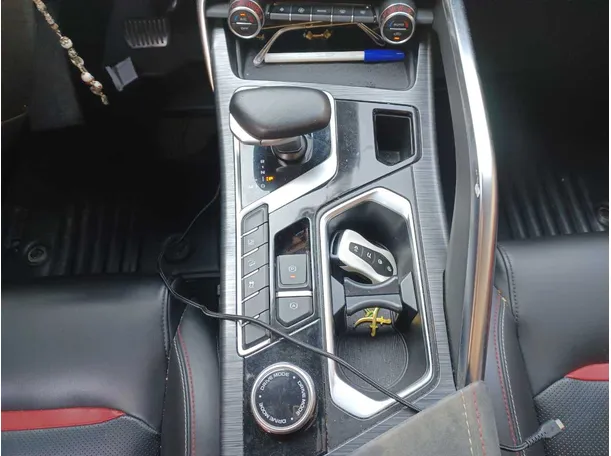 Car image 14