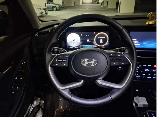 Car image 18