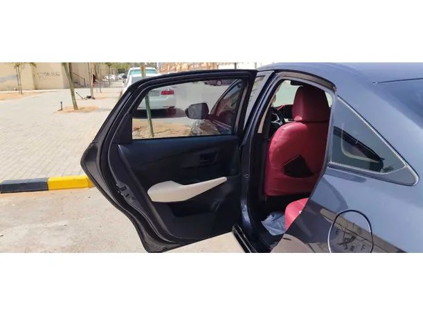 Car image 14