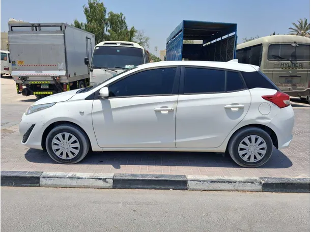 Car image 4