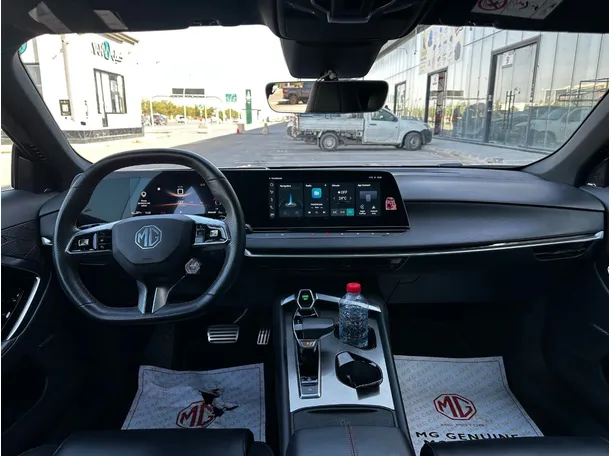 Car image 19