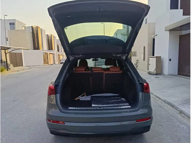 Car image 26