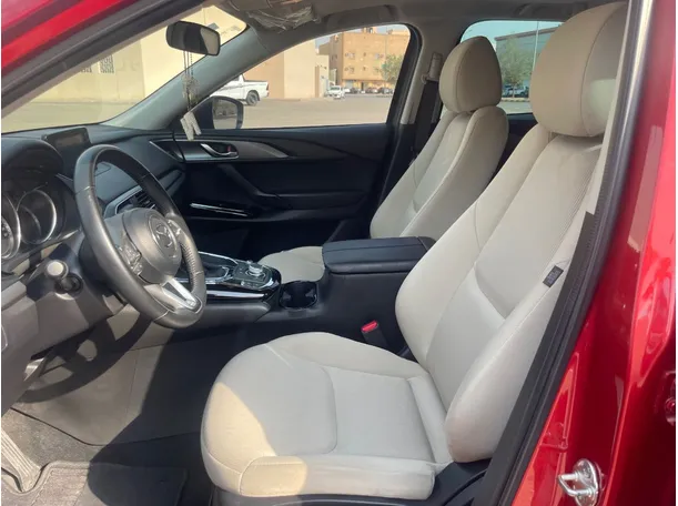 Car image 12