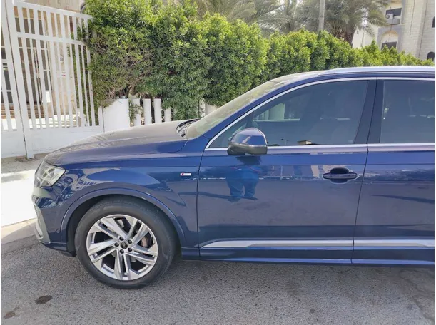 Car image 9