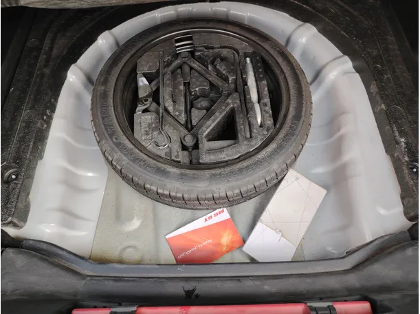Car image 32