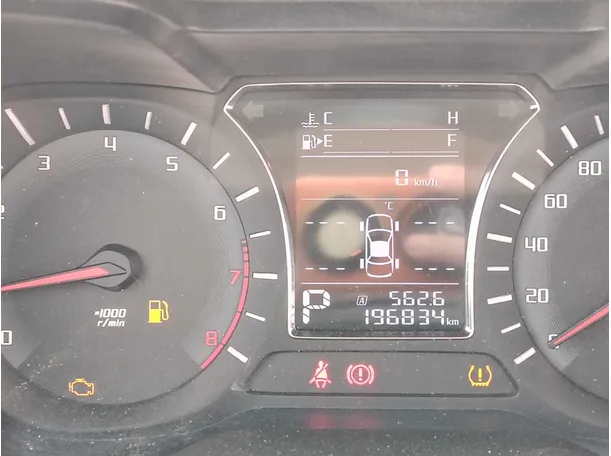 Car image 18