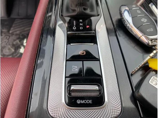 Car image 16