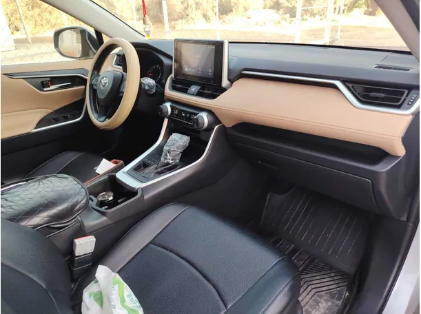 Car image 13