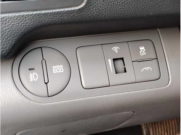 Car image 28