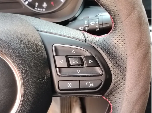 Car image 28