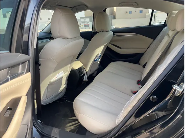 Car image 16