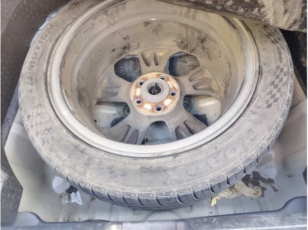 Car image 29