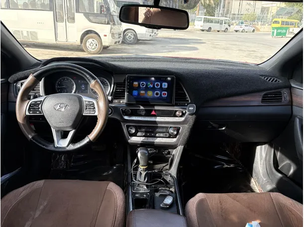 Car image 18