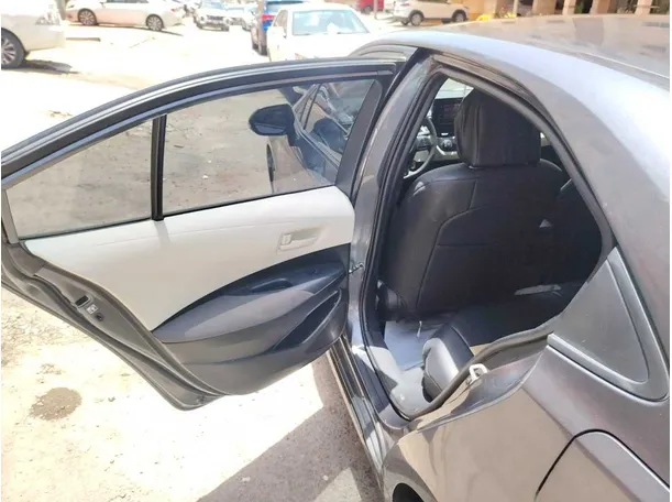 Car image 15