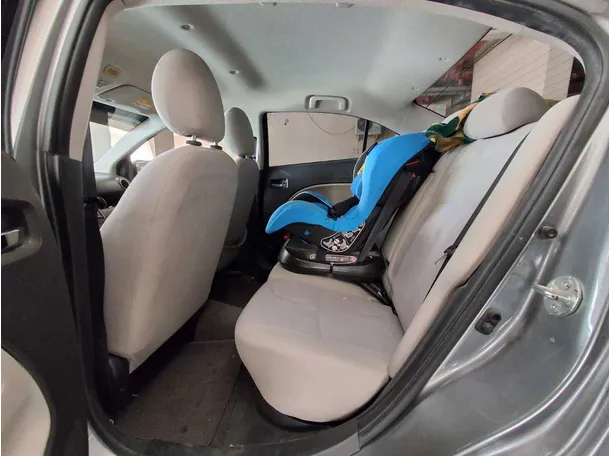 Car image 13