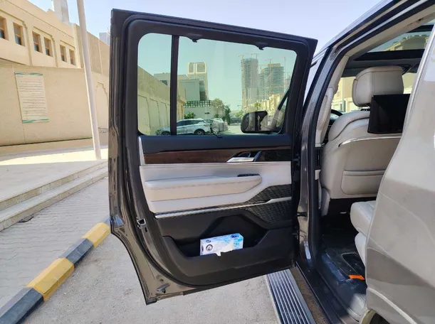Car image 16
