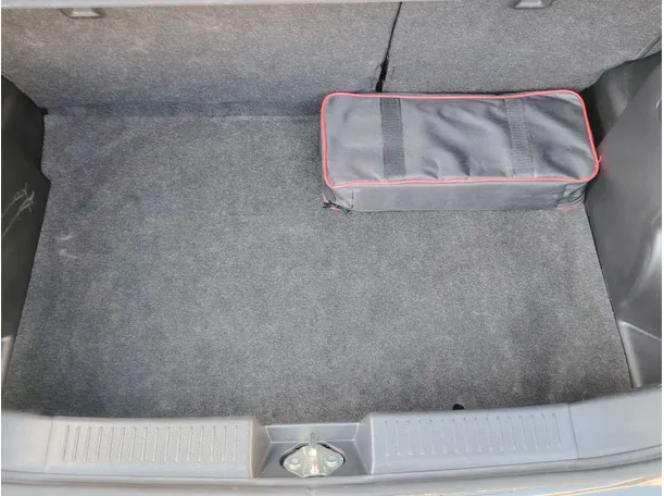 Car image 23