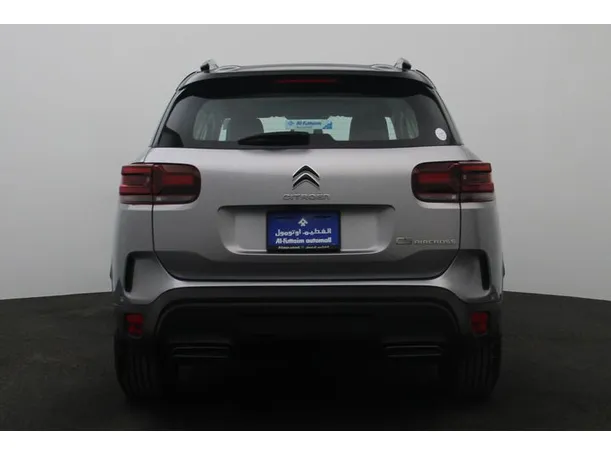 Car image 12