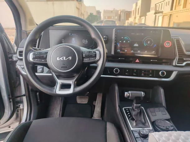 Car image 19