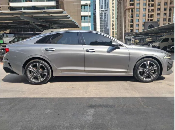 Car image 8