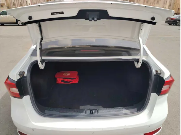 Car image 24