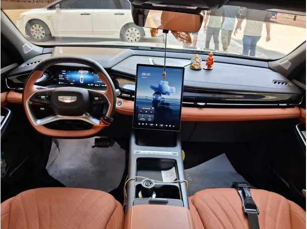 Car image 14