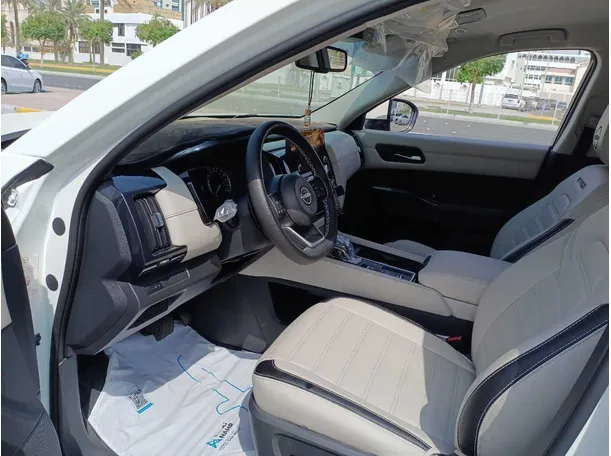 Car image 11