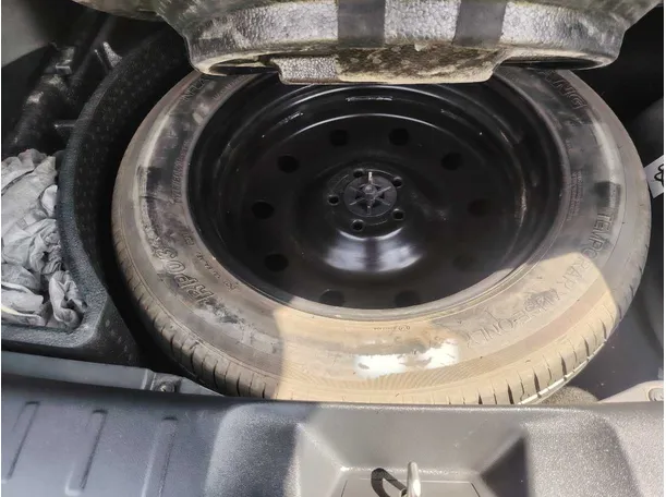Car image 31