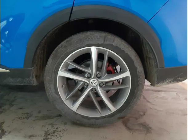 Car image 9