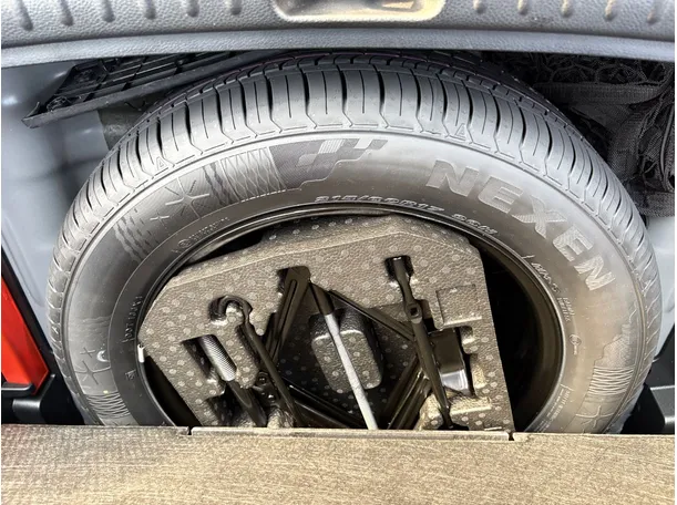 Car image 27