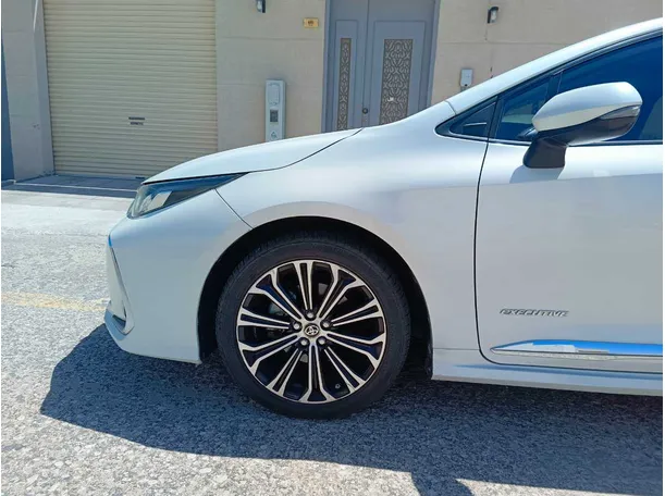 Car image 9