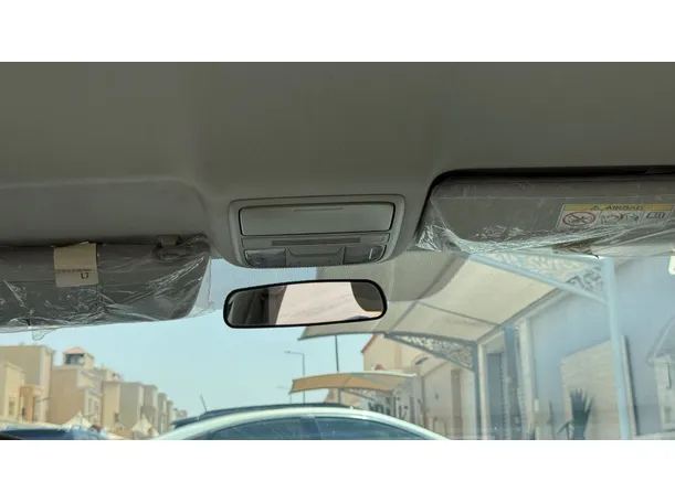 Car image 26