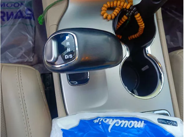 Car image 26